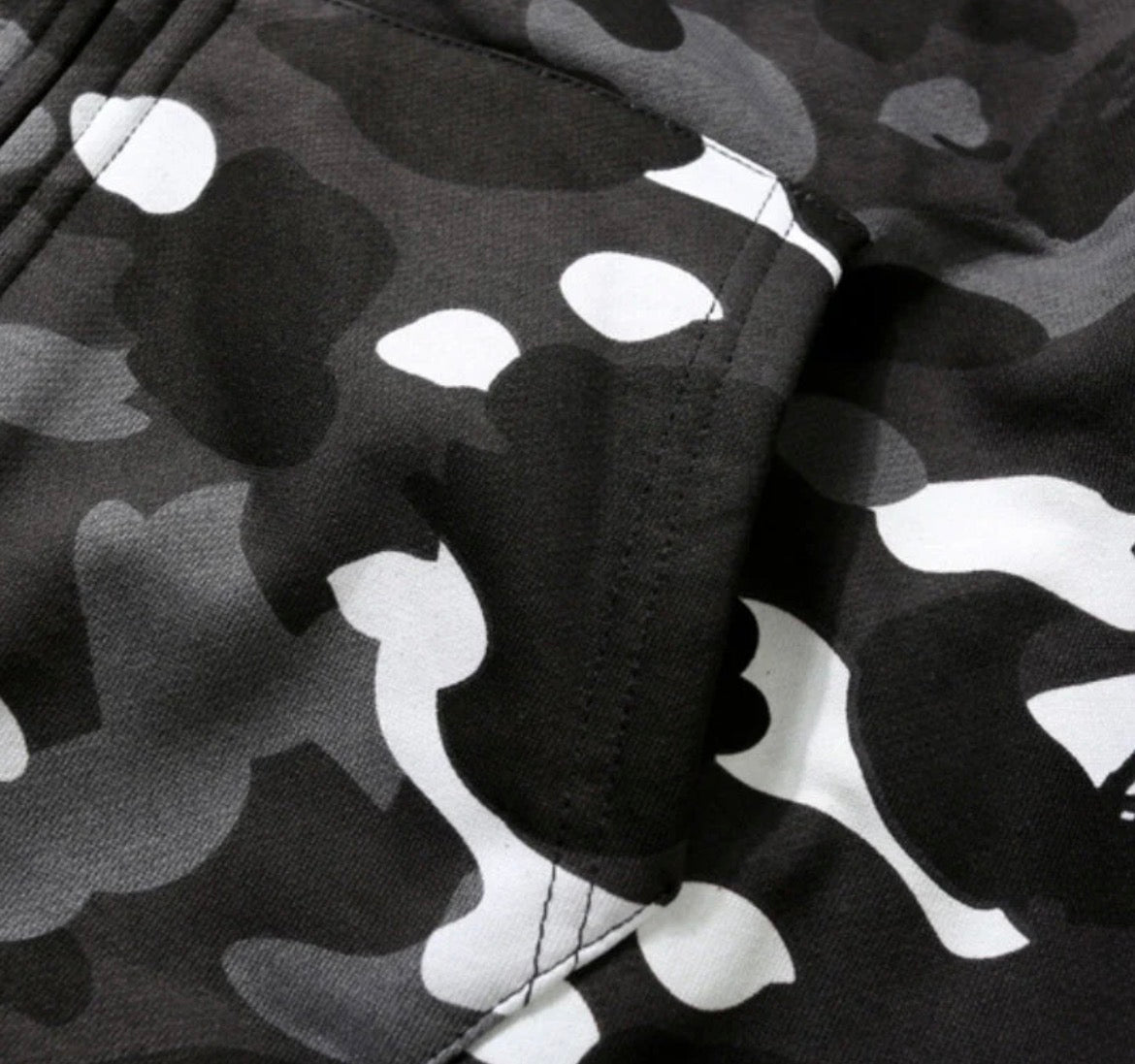 Bathing Ape Hoodie Luminous
Camouflage Spotted Shark
Double Hooded Zip Sweater