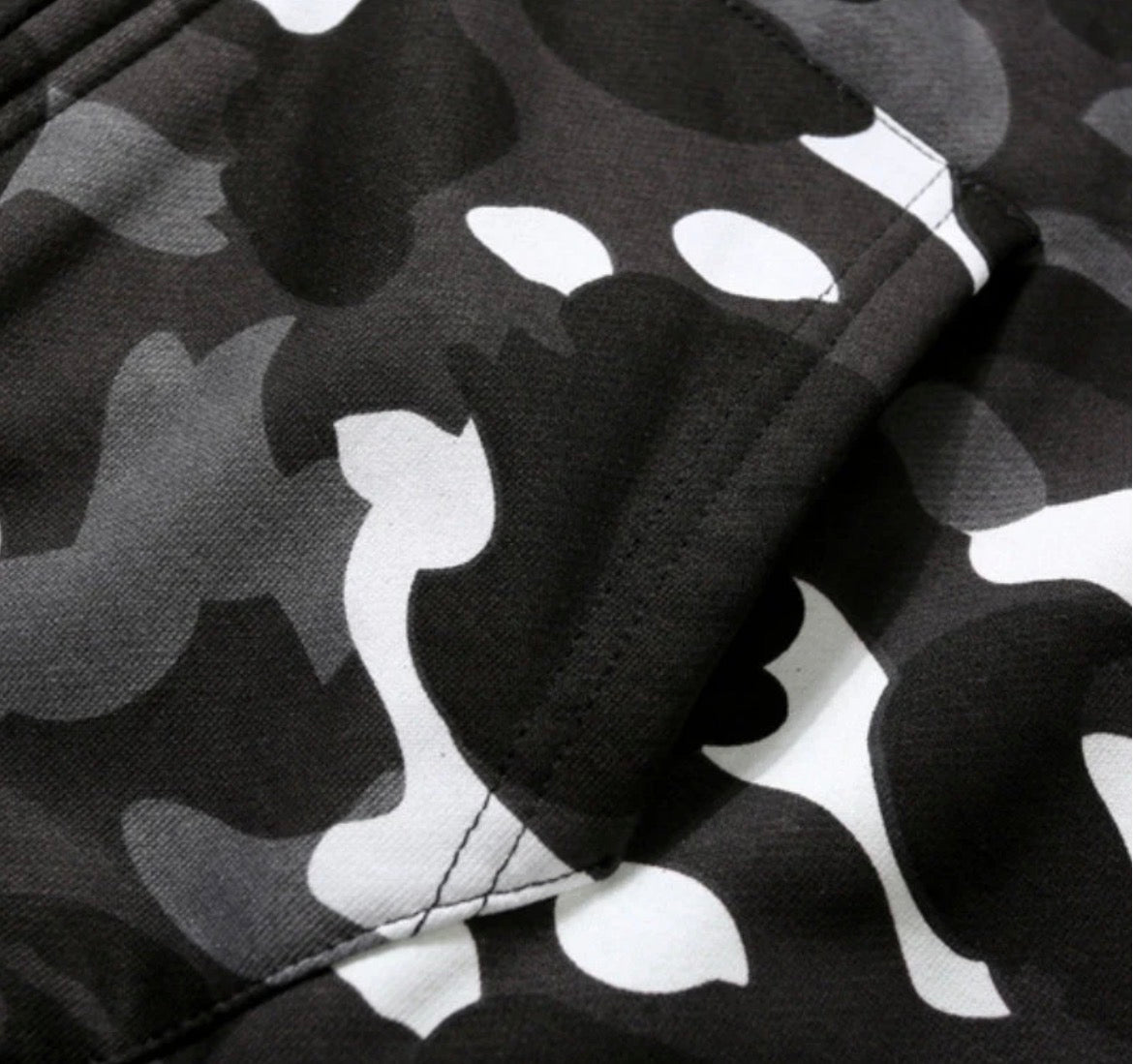 Bathing Ape Hoodie Luminous
Camouflage Spotted Shark
Double Hooded Zip Sweater