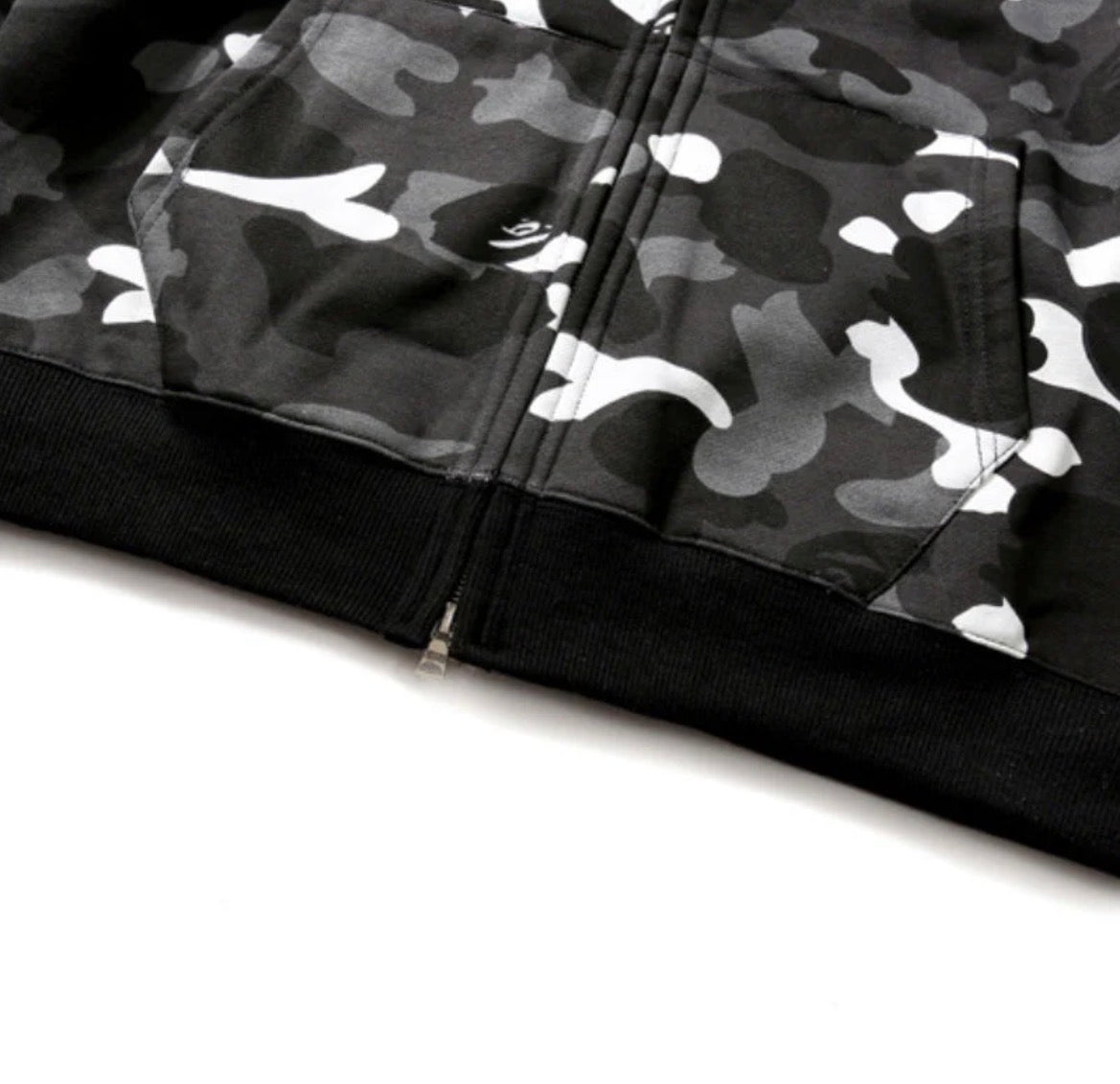 Bathing Ape Hoodie Luminous
Camouflage Spotted Shark
Double Hooded Zip Sweater